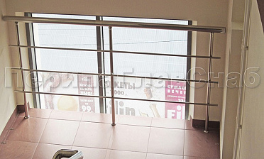 Межэтажное ограждение окна из нержавейки купить в Санкт-Петербурге