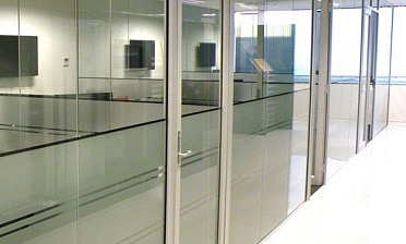 Перегородки из стекла в офисе купить в Санкт-Петербурге