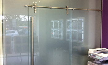 Перегородки из стекла непрозрачные, для офиса в Санкт-Петербурге. Готовые проекты ПерилаГлавСнаб