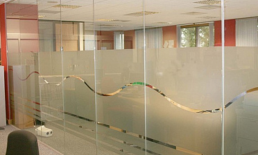 Стеклянные перегородки в офис, частично матированные купить в Санкт-Петербурге