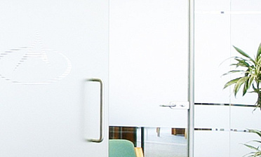 Перегородки из стекла в интерьере офиса купить в Санкт-Петербурге