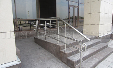 Ограждение пандуса с тремя ригелями купить в Санкт-Петербурге