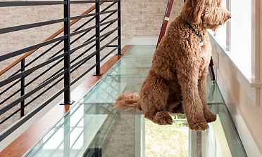 Стеклянный пол на площадке в частном доме купить в Санкт-Петербурге