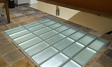 Стеклянный пол в квартиру с подсветкой купить в Санкт-Петербурге