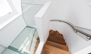 Стеклянный потолок в двухъярусной квартире купить в Санкт-Петербурге