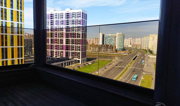  Бронзовое стекло на профиле на террасе в Санкт-Петербурге. Готовые проекты ПерилаГлавСнаб