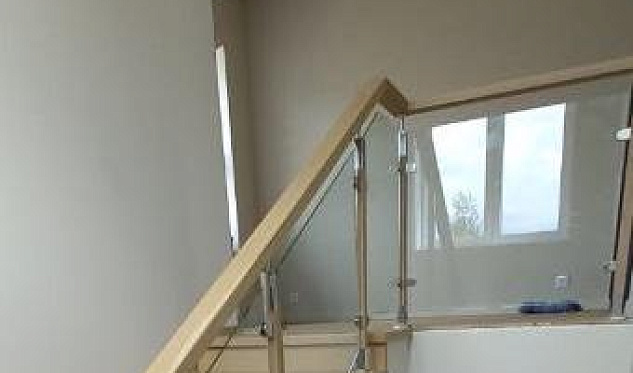 Стойки, стекло и пристенный поручень в Санкт-Петербурге. Готовые проекты ПерилаГлавСнаб Стойки, стекло и пристенный поручень в Санкт-Петербурге. Готовые проекты ПерилаГлавСнаб