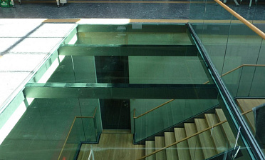 Стеклянный потолок в бизнес-центре купить в Санкт-Петербурге