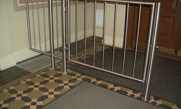 Ограждение лестниц для детей с вертикальным заполнением купить в Санкт-Петербурге