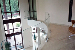 Цельностеклянные ограждения на несущем стекле в Санкт-Петербурге. Готовые проекты ПерилаГлавСнаб - фото 18