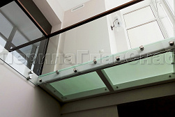 Цельностеклянные ограждения на несущем стекле в Санкт-Петербурге. Готовые проекты ПерилаГлавСнаб - фото 27