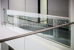 Цельностеклянные ограждения на несущем стекле в Санкт-Петербурге. Готовые проекты ПерилаГлавСнаб - фото 29