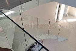 Цельностеклянные ограждения на несущем стекле в Санкт-Петербурге. Готовые проекты ПерилаГлавСнаб - фото 3