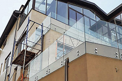 Цельностеклянные ограждения на несущем стекле в Санкт-Петербурге. Готовые проекты ПерилаГлавСнаб - фото 8