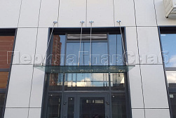 Стеклянные козырьки на вантах в Санкт-Петербурге. Готовые проекты ПерилаГлавСнаб - фото 11 Стеклянные козырьки на вантах в Санкт-Петербурге. Готовые проекты ПерилаГлавСнаб - фото 11