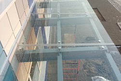 Стеклянные козырьки на спайдерах в Санкт-Петербурге. Готовые проекты ПерилаГлавСнаб - фото 9