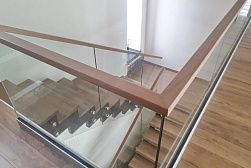 Цельностеклянные ограждения на несущем стекле в Санкт-Петербурге. Готовые проекты ПерилаГлавСнаб - фото 16