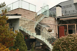 Цельностеклянные ограждения на несущем стекле в Санкт-Петербурге. Готовые проекты ПерилаГлавСнаб - фото 11