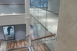 Цельностеклянные ограждения на несущем стекле в Санкт-Петербурге. Готовые проекты ПерилаГлавСнаб - фото 14